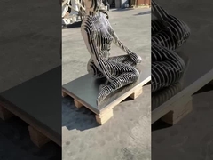 Grote moderne abstracte metalen menselijke beeldhouwwerk