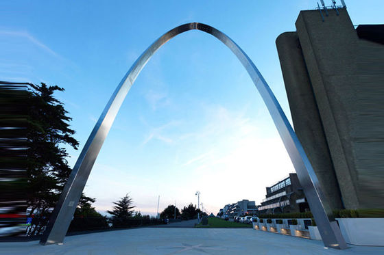 Goede prijs. Opgepoetste boog het Ontwerp beëindigt het Beeldhouwwerk van het Roestvrij staalmetaal voor Diverse Kleur online