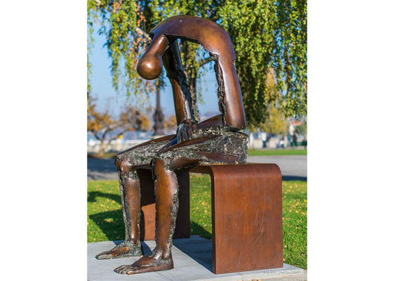 Goede prijs. De levensgrote het Gieten Zitting van de Bronsmens op Bankstandbeeld online