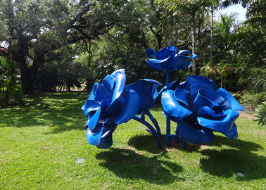 Goede prijs. Grote geschilderde blauwe metalen rozenbeeldhouwwerk / metalen tuinbloemenbeeldhouwwerk voor decoratie online