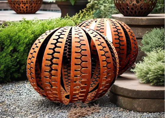 Goede prijs. Grote roestige bol Metalen tuinbeeldhouwwerk Corten Stalen balontwerp Lastechniek online
