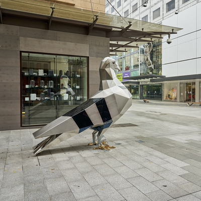 Geometrische duivensculptuur van roestvrij staal voor tuinversiering en stedelijk landschap