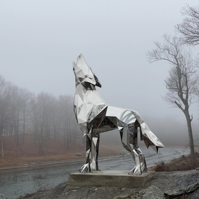 Moderne tuinversiering Grote wolfsculptuur van roestvrij staal