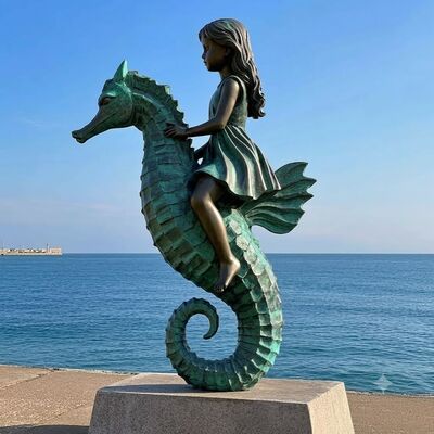 Goede prijs. Levensgroot bronzen beeld van een meisje dat een zeepaardje berijdt online