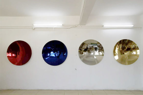 Goede prijs. Cirkel Concaaf de Spiegelbeeldhouwwerk van het kleurenroestvrije staal door Anish Kapoor online