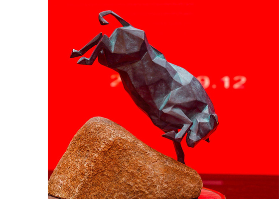 Het binnen Decoratieve Beeldhouwwerk van de het Bronsstier van Handcrafted Gietende